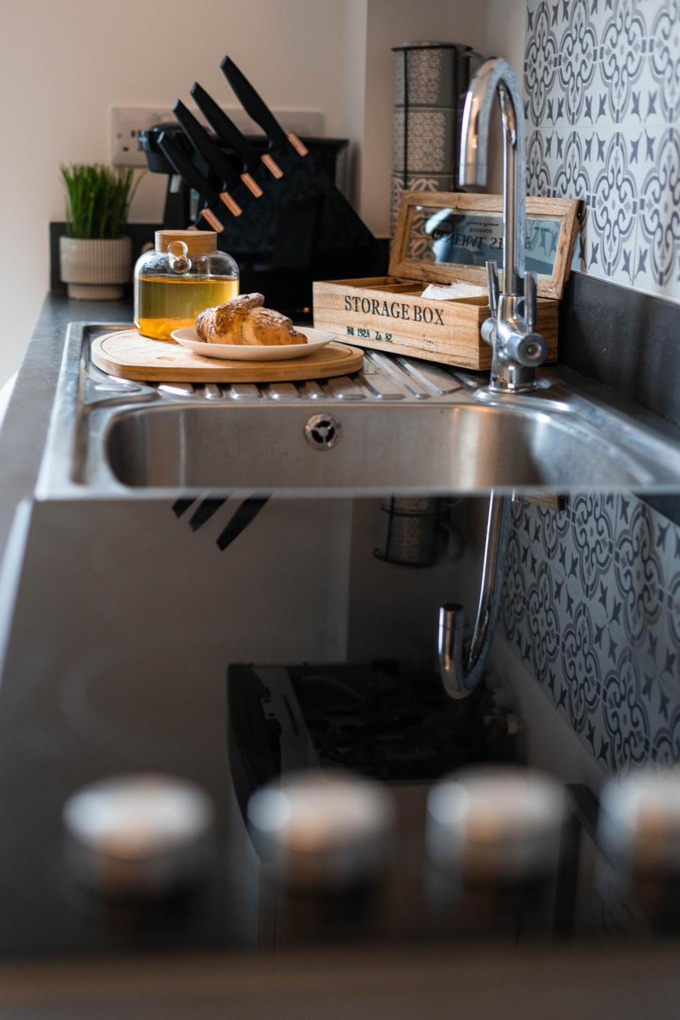 1 Bed House , Free Wifi,Free Parking,Leasure,Business Διαμέρισμα Σουόνσι Εξωτερικό φωτογραφία